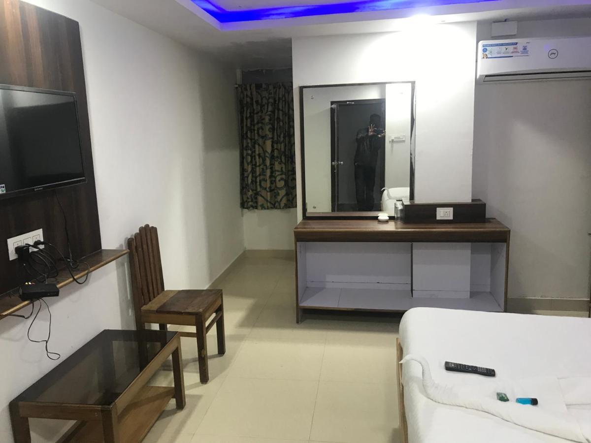 Krishnananda Dham Hotel Puri Kültér fotó
